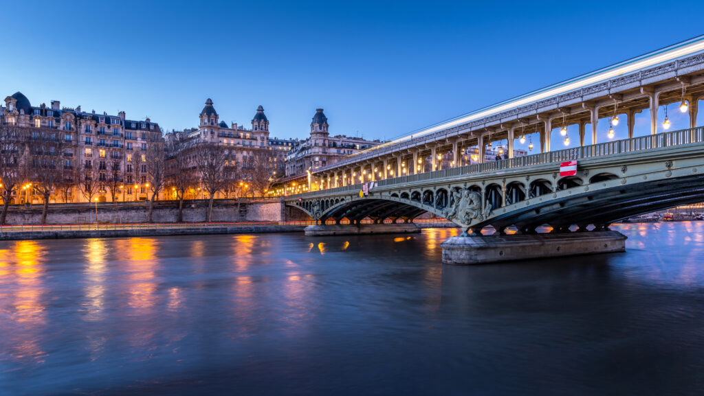 pont de bir hakeim at night, paris 3 february 2019